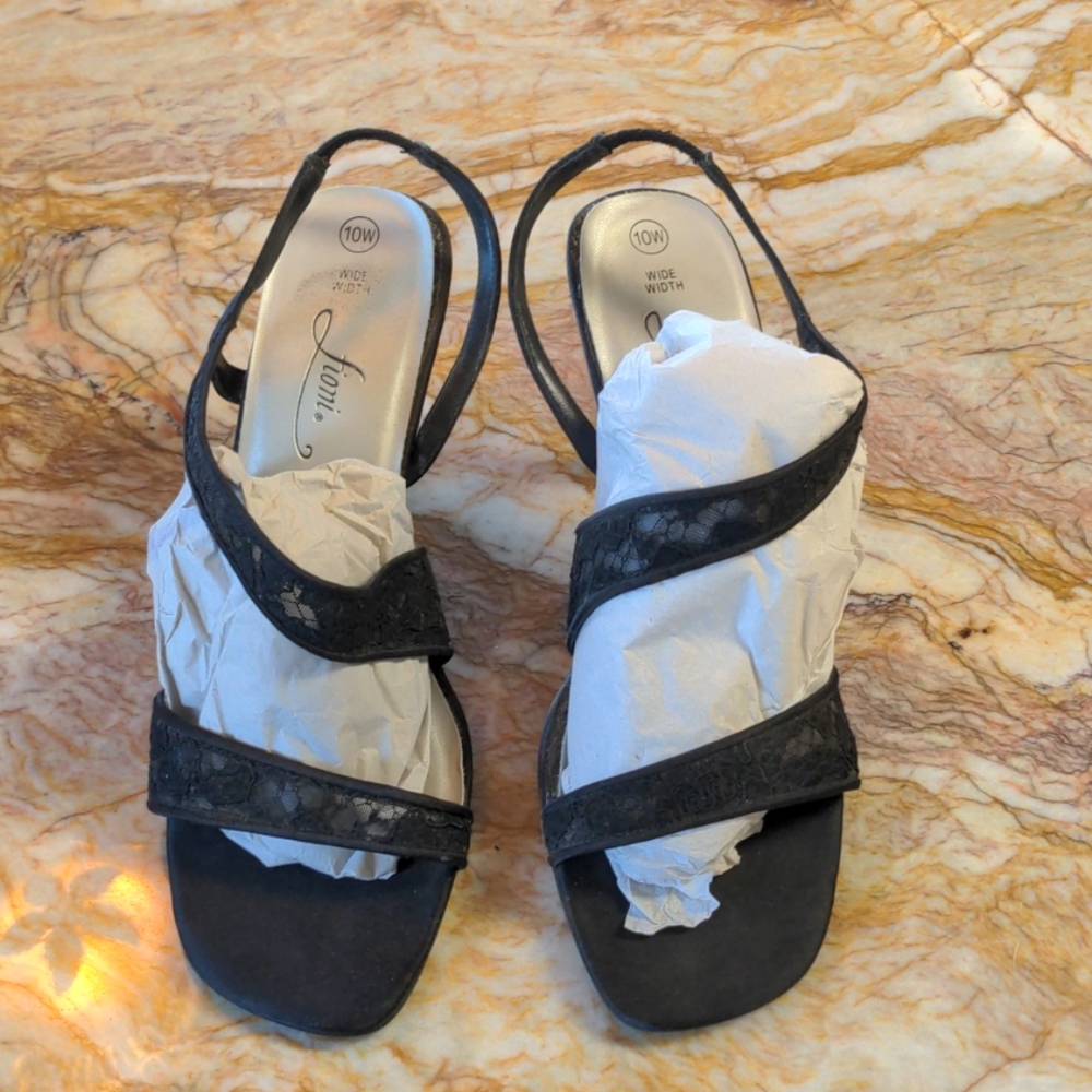 **HOST PICK**  FIONI black Strappy Heels Sandal - size 10W